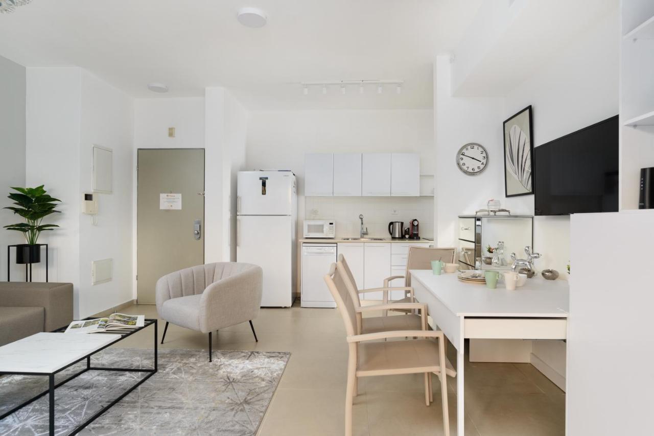 Quiet Hideaway & Terrace Near Beach By Feelhome Tel Aviv Exterior photo